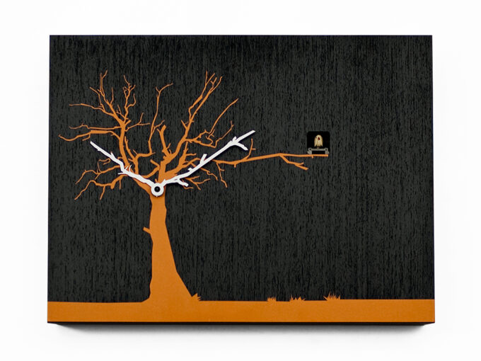 CùCùRùKù - zwart gebeitst hout met oranje boom