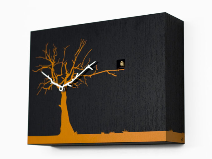 Moderne-koekoeksklok-Cucurucu-zwart-geverfd-hout-met-oranje-boom-2.jpg